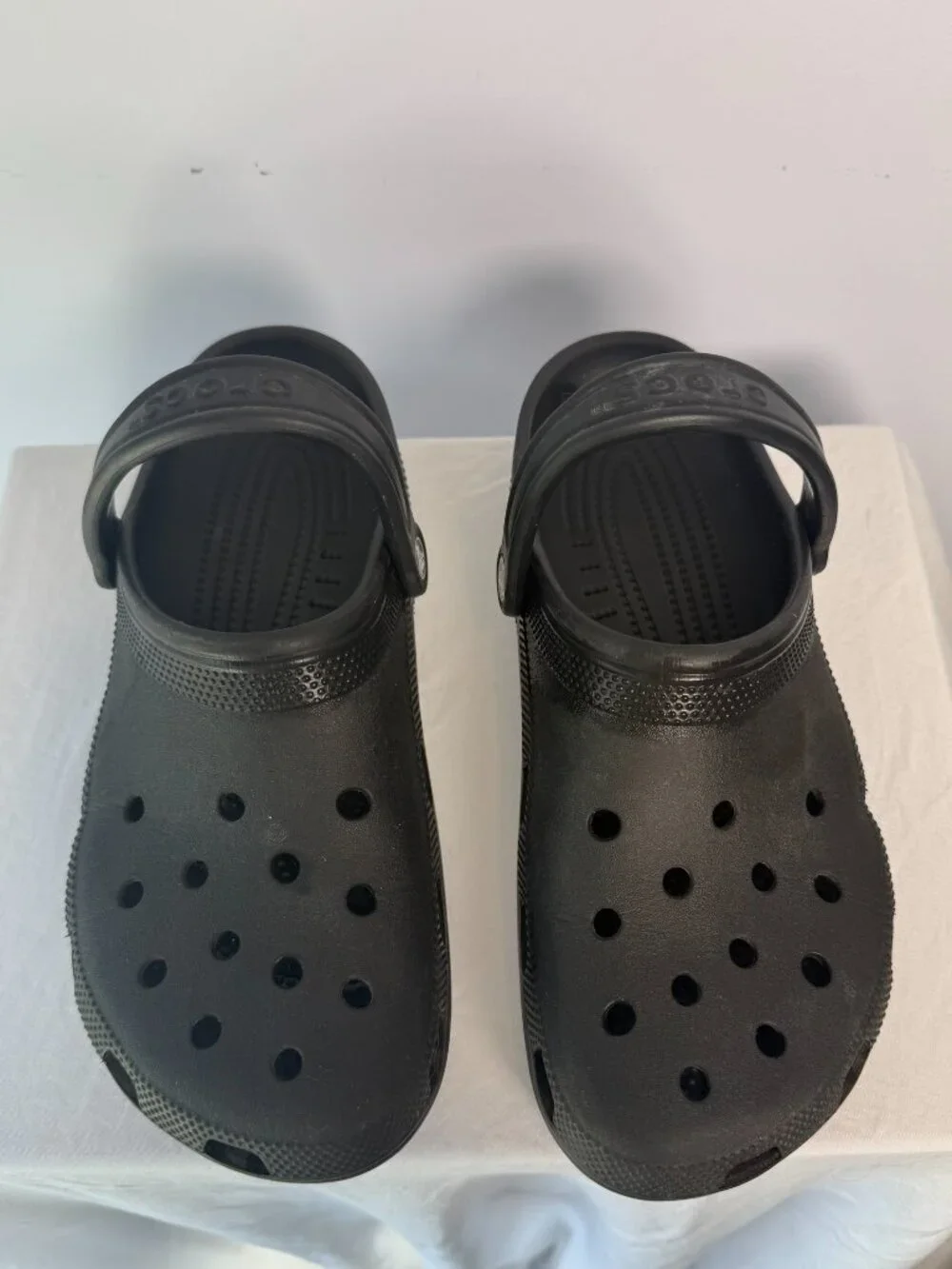 Crocs Classic Black Clogs Men's 9 Women's 11 Lightweight Comfort Shoes